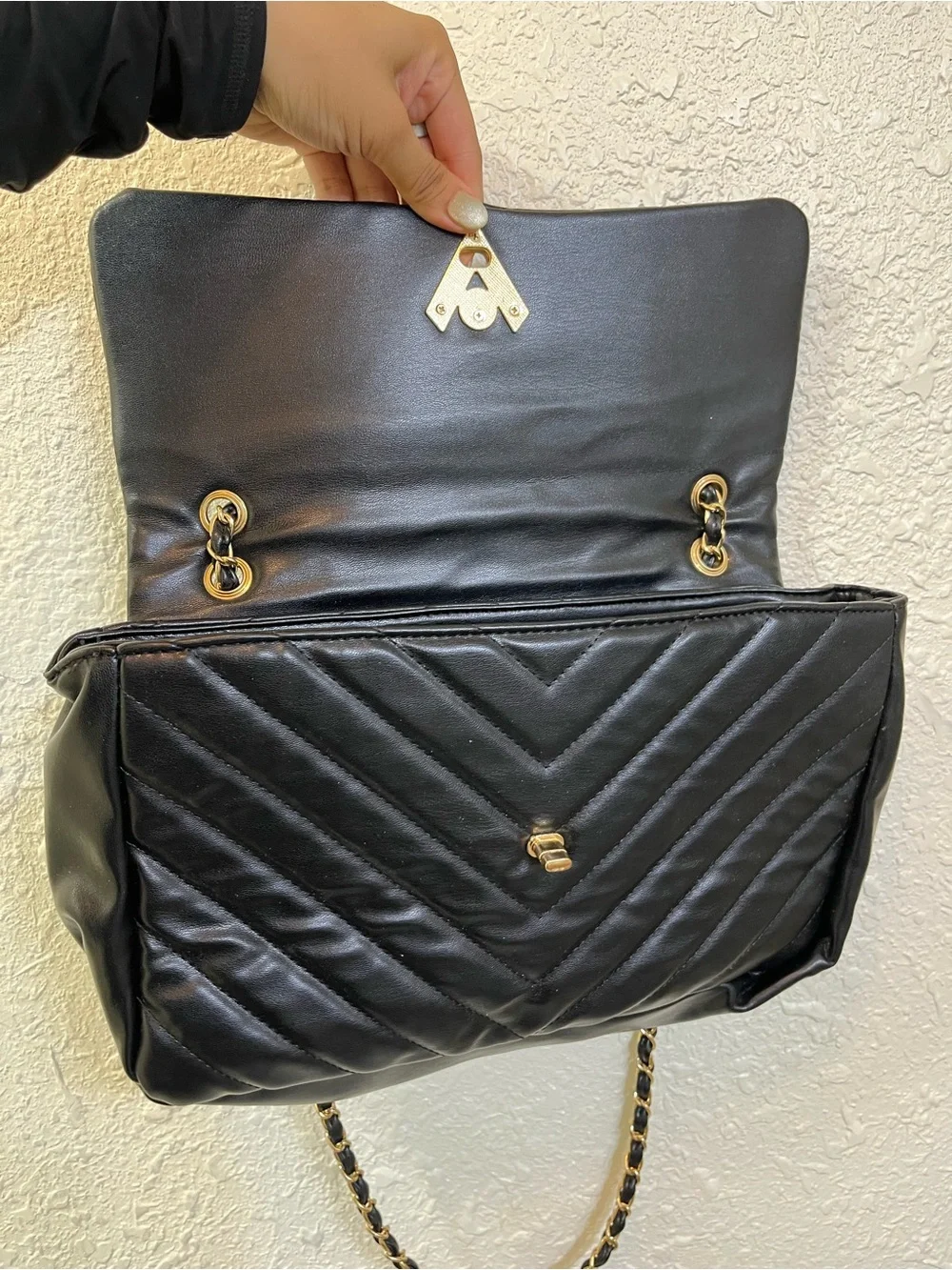 Valentino by Mario Valentino Quilted Shoulder Bag 🖤✨